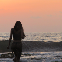 kecantikan-tidak-selalu-menarik-tapi-daya-tarik-selalu-indah