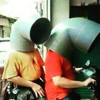 bermacam-bentuk-helm-unik-masa-kini-hanya-untuk-lucu-lucuan