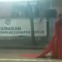 kalo-ketemu-neng-baju-merah-ini-dijalan-gimana-reaksimu-gan