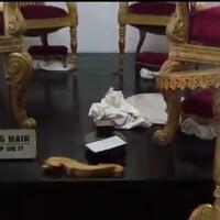 meja-peninggalan-sultan-hb-viii-di-keraton-yogyakarta-rusak-karena-ulah-pengunjung