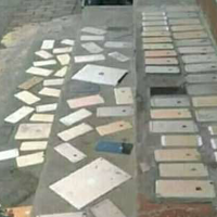 siapa-bilang-iphone-barang-berharga-lihat-tangga-ruko-ini-berkeramik-iphone
