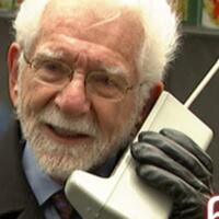 maaf-sekedar-info-ini-lho-penemu-dan-pemakai-telepon-seluler-pertama-di-dunia
