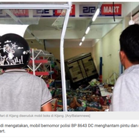 minimarket-212-milik-eks-demonstran-ahok-hancur-diseruduk-mobil