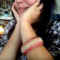 aksesoris-absurd-dari-gelang-gigi---stocking-pria-mantyhose-ente-minat-beli-gan