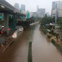 terendam-banjir-jalan-hr-rasuna-said-lumpuh