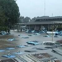 banjir-di-kampung-tengah-kramat-jati-belasan-mobil-terendam