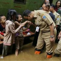 banjir-genangi-rumah-warga-di-tangerang