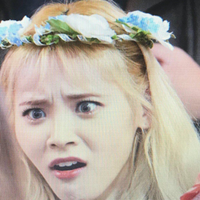 pemuda-ini-banjir-pujian-karena-gunakan-sandal-hak-tinggi-milik-ibunya-alasannya