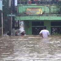 banjir-hingga-2-meter-rendam-perumahan-warga-rawajati-pancoran