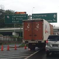 beberapa-dokumentasi-genangan-air-di-tol-pasca-banjir-malam-tahun-baru-2020