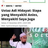 detik-detik-ustadz-adi-hidayat-terpeleset-saat-bersih-bersih-pasca-banjir