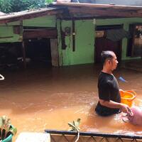 pemprov-dki-lambat-24-jam-lebih-banjir-warga-belum-dapat-pasokan-air-bersih