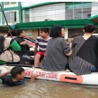 fpi-evakuasi-warga-tionghoa-dari-banjir-di-bekasi-nih-fotonya
