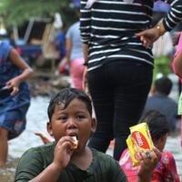 korban-banjir-di-rawa-buaya-mulai-terserang-diare-hingga-gatal-gatal