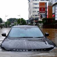 mobil-ketua-mpr-terendam-anies-sebut-kemang-tak-banjir