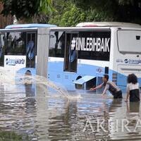 banjir-kepala-daerah-dan-jokowi