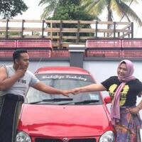 amazing-seorang-istri-hadiahi-mobil-mewah-untuk-suami-dalam-rangka-apa-ya