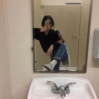 trend-selfie-di-toilet-umum-lihat-beberapa-tingkah-selfitis-aneh-ini-anda-termasuk