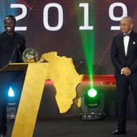 sadio-mane-sabet-penghargaan-pemain-terbaik-afrika-2019