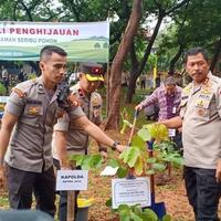 antisipasi-banjir-kapolda-metro-tanam-seribu-pohon-di-jakut