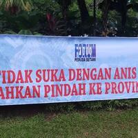 spanduk-pro-anies-tak-suka-anis-pindah-saja-ke-provinsi-lain