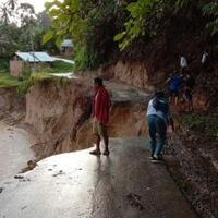 padang-pariaman-diterjang-banjir-jalan-dan-bendungan-rusak