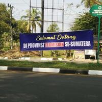 spanduk--selamat-datang-di-provinsi-termiskin-se-sumatera--bikin-heboh-di-aceh