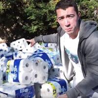 dikecam-youtuber-ini-gunakan-100-ribu-gulung-tisu-toilet-untuk-kuras-koram-renang