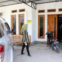 punya-mobil-tapi-rumahnya-berstiker-quotkeluarga-miskinquot