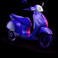 skutik-listrik-berkonsep-retro-buatan-india-bentuk-vespa-tapi-mesin-elektrik