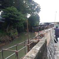patungan-warga-kucurkan-dana-rp-20-juta-perbaiki-tanggul-kali-cipinang