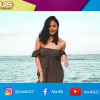 pose-aduhai-marion-jola-saat-di-kolam-renang