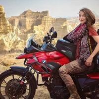 biker-wanita-asal-kanada-rosie-perjalanan-travellingnya-membuat-ia-muallaf