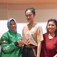 akhir-kisah-emak-driver-ojol-yang-di-lempar-susu-oleh-pegawai-kopi-yor