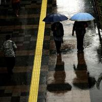 hujan-disertai-petir-diprediksi-terjadi-di-jaksel-jaktim-siang-nanti