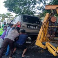 belajar-mengemudi-sopir-panther-sasak-2-motor-di-sragen