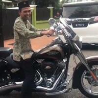 uas-sumringah-pamerkan-harley-davidson-tipe-touring-terbaru-ketika-dakwah-di-malaysia