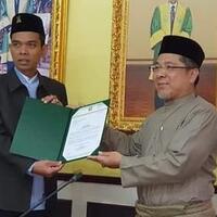 ustaz-abdul-somad-dimuliakan-di-negeri-seberang-di-bully-di-negeri-sendiri