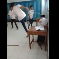 viral-video-siswi-smp-ditendang-dan-dipukuli-3-siswa-di-kelas-diduga-di-purworejo
