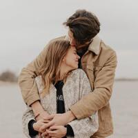 perlu-dicoba-selain-hangat-berikut-5-manfaat-memeluk-pasangan