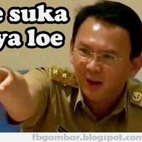 mau-selfie-sama-ahok-sekarang-ada-syaratnya-lho