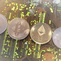 ketika-cryptocurrency-eos-turun-dan-xrp-naik