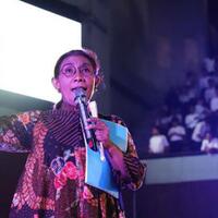 selain-presiden-jokowi-wajah-susi-pudjiastuti-juga-hiasai-new-york-fashion-week