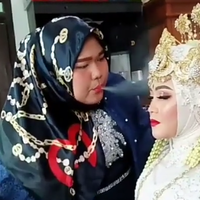 viral-tradisi-sembaga-pengantin-wanita-ditiupi-asap-rokok-wajahnya-benarkah-mistis