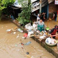 banjir-jakarta-pun-menenggelamkan-logika