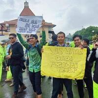 ratusan-pekerja-pt-garuda-daya-pratama-sejahtera-melakukan-aksi-demo