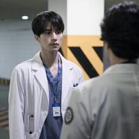 7-karakter-dokter-di-drama-korea-yang-bakal-bikin-kita-nggak-takut-rumah-sakit-lagi