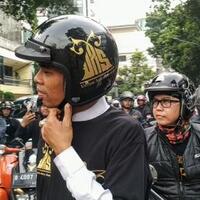 uas-konvoi-naik-vespa-disambut-takbir-saat-tiba-di-masjid-cut-nyak-dien