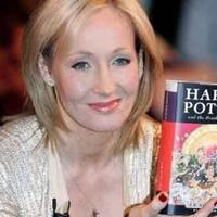 jk-rowling-sukses-menyihir-dunia-dengan-karyanya-yang-inspiratif