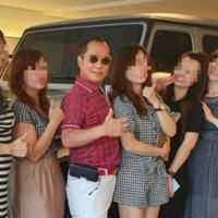 pria-tajir-tinggal-bareng-4-istri-dan-16-gundiknya-gimana-bagi-jatahnya